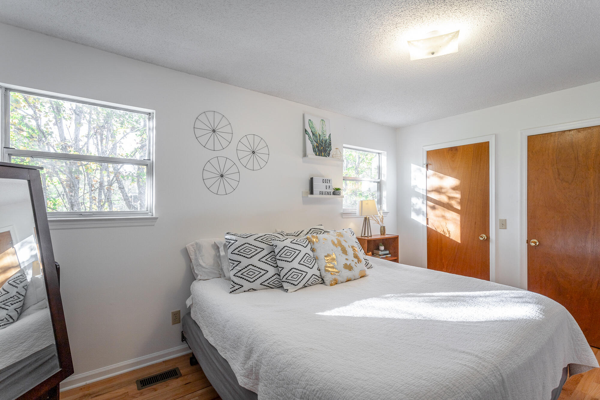 326 W Midvale Avenue, 18