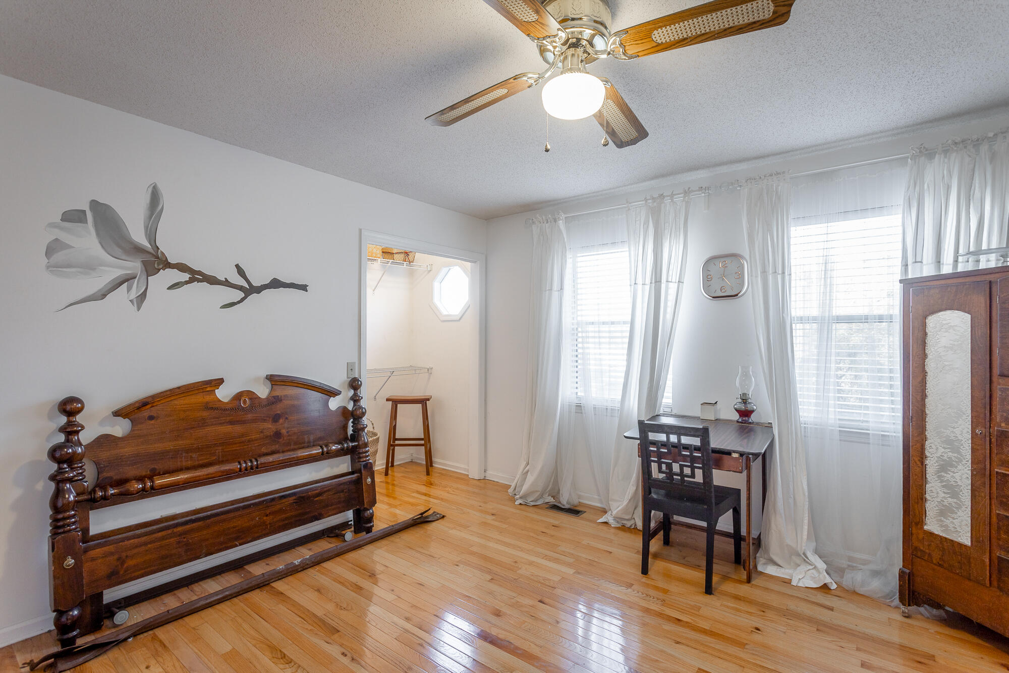326 W Midvale Avenue, 18