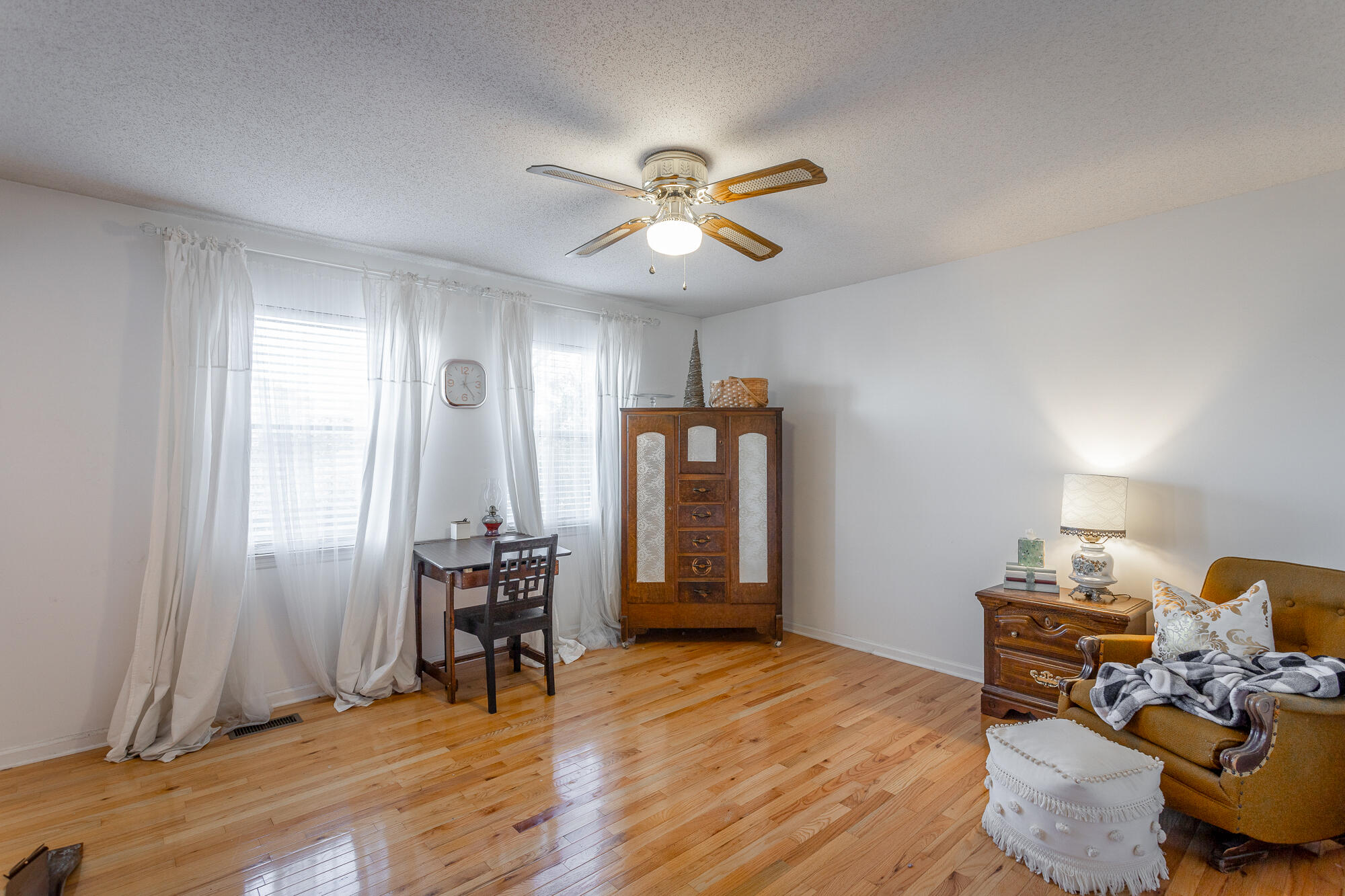 326 W Midvale Avenue, 18
