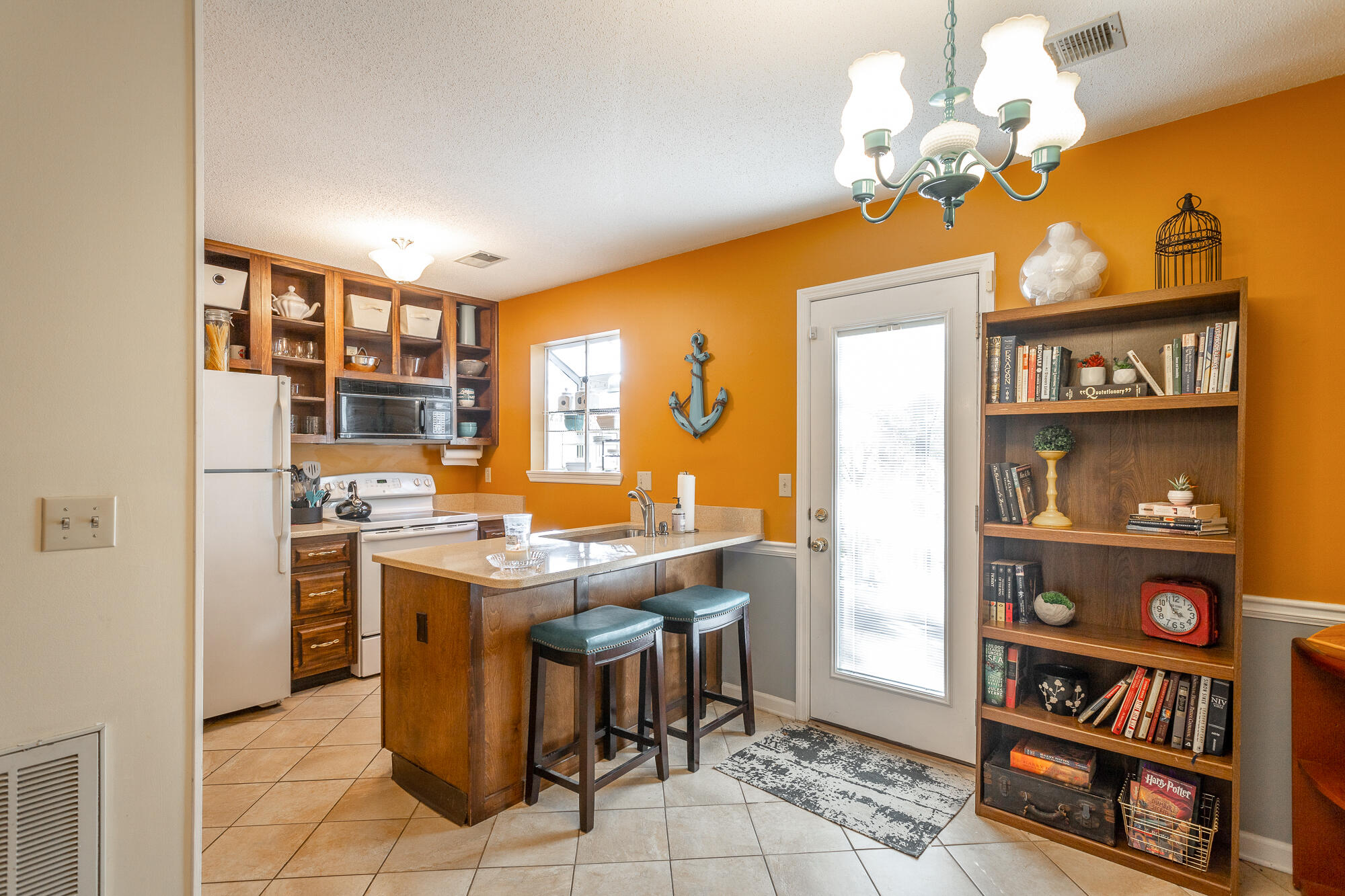 326 W Midvale Avenue, 18