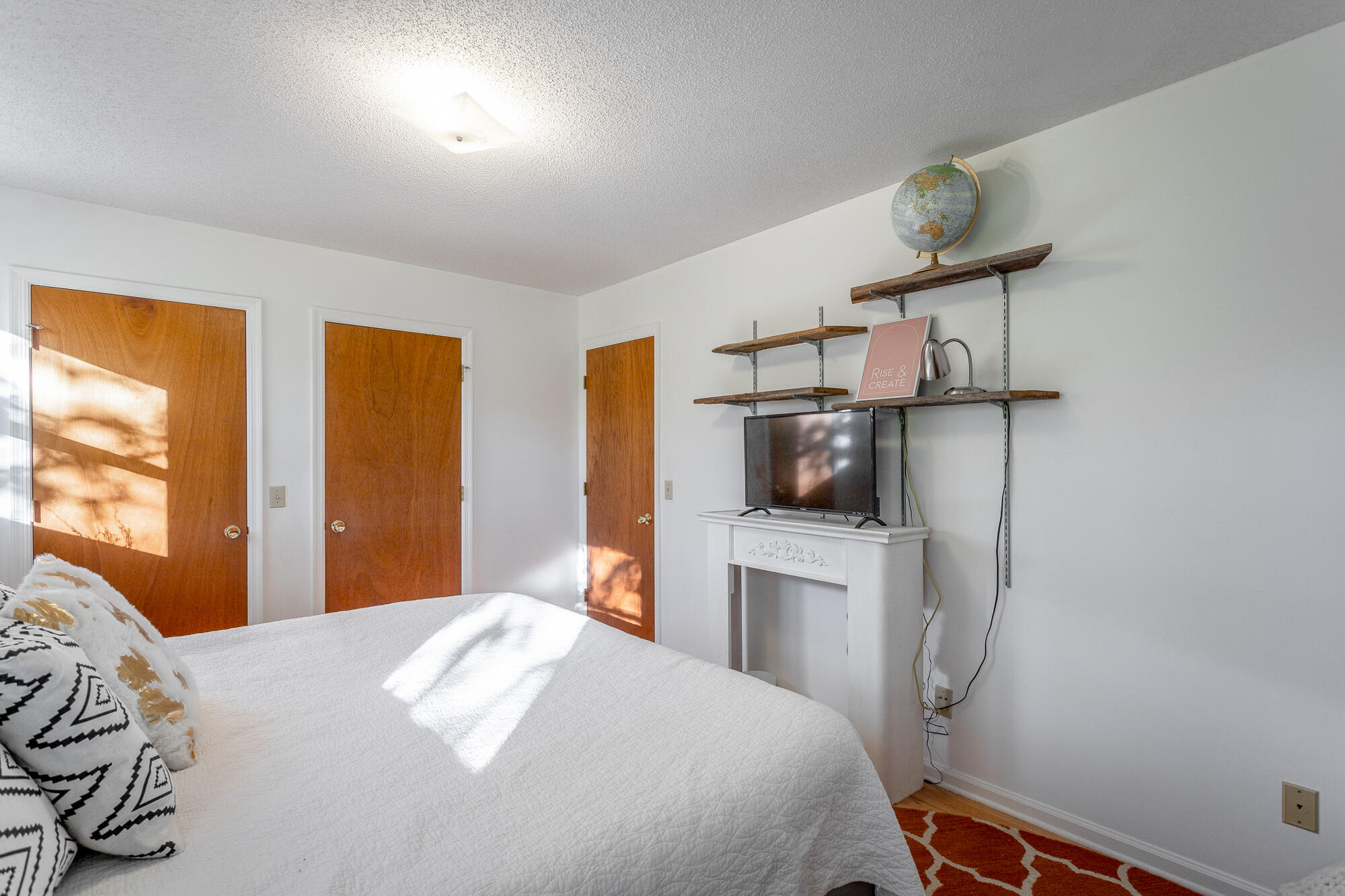 326 W Midvale Avenue, 18