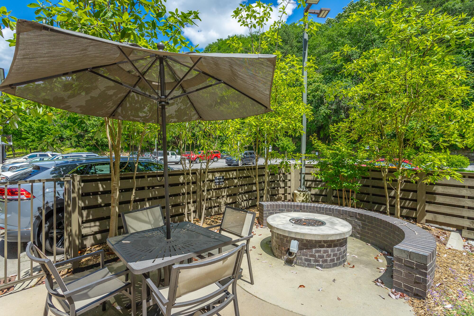 782 Riverfront Parkway, 216