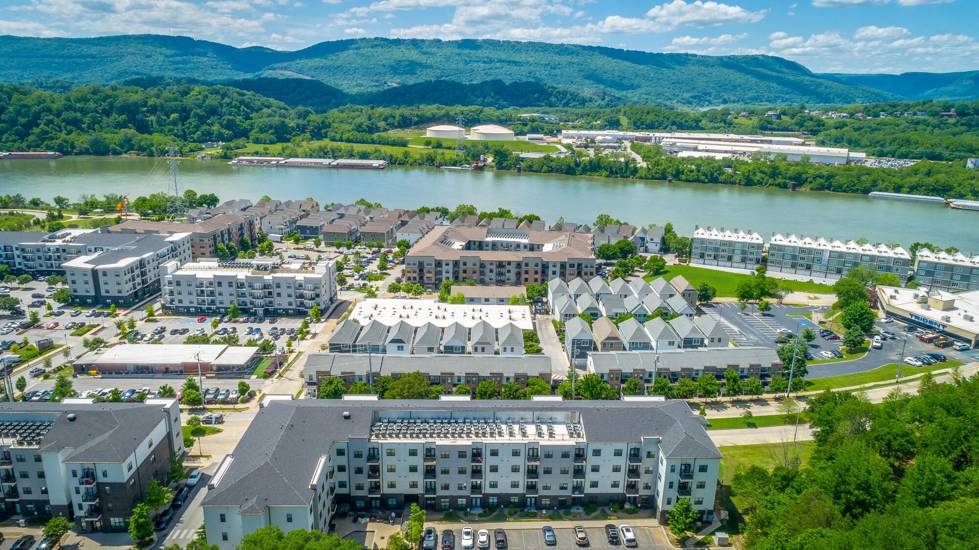 782 Riverfront Parkway, 216
