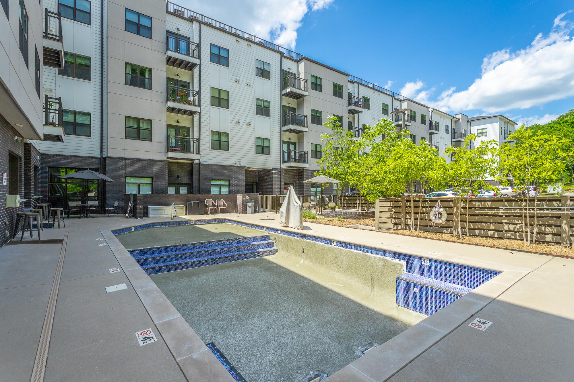 782 Riverfront Parkway, 216