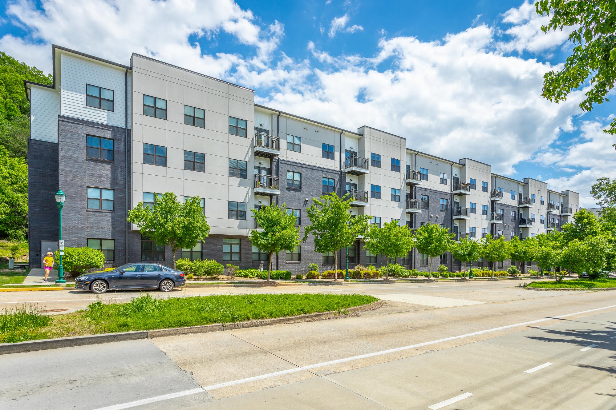 782 Riverfront Parkway, 216