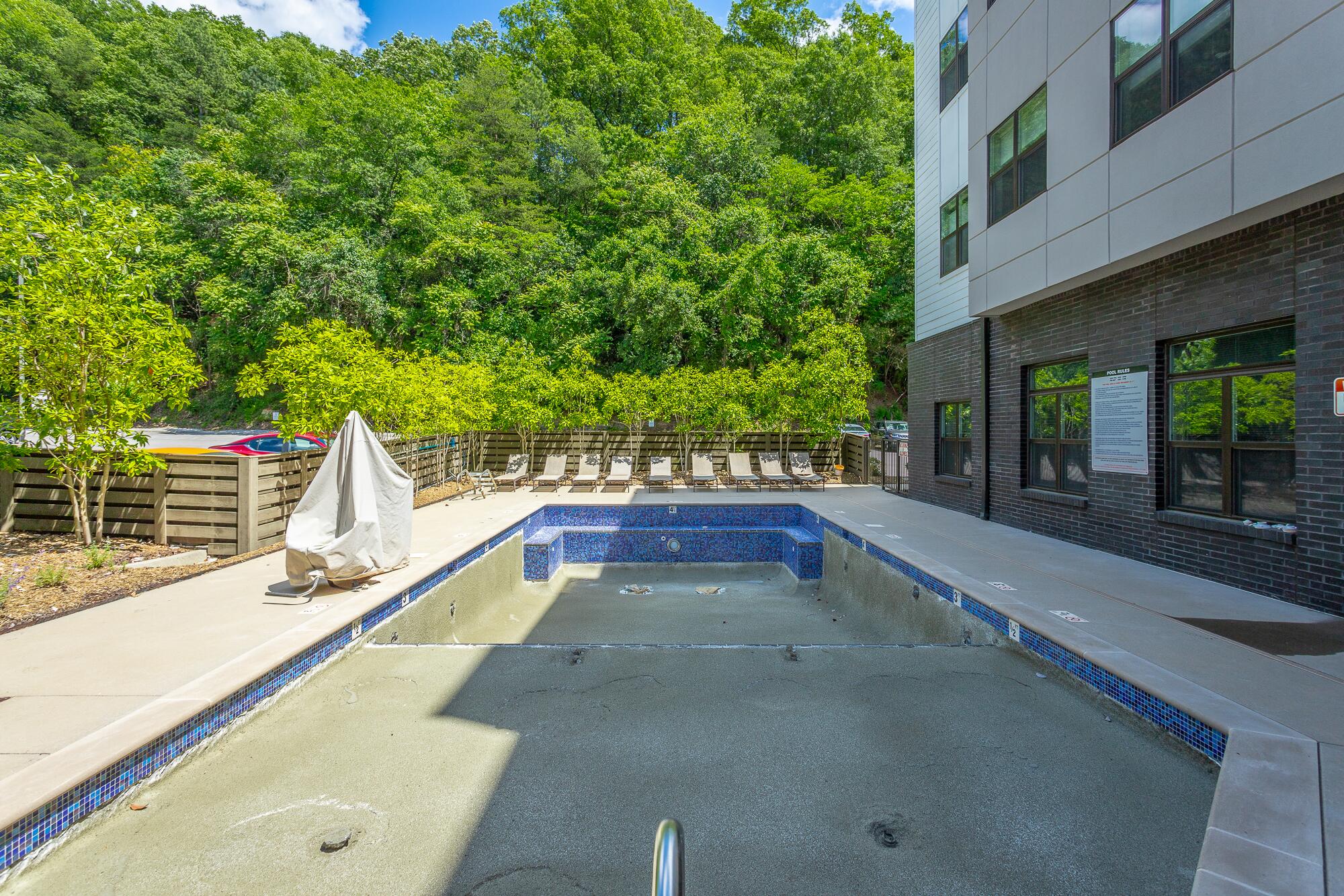 782 Riverfront Parkway, 216