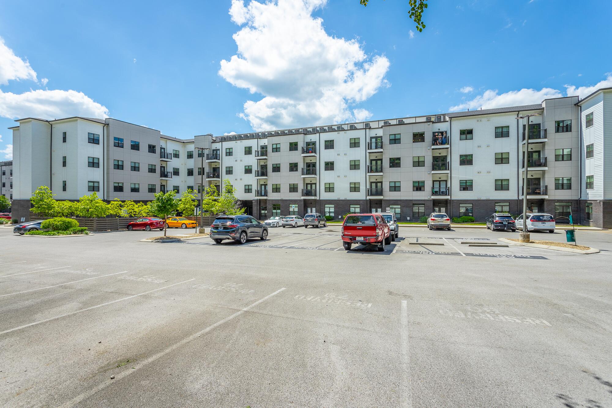 782 Riverfront Parkway, 216