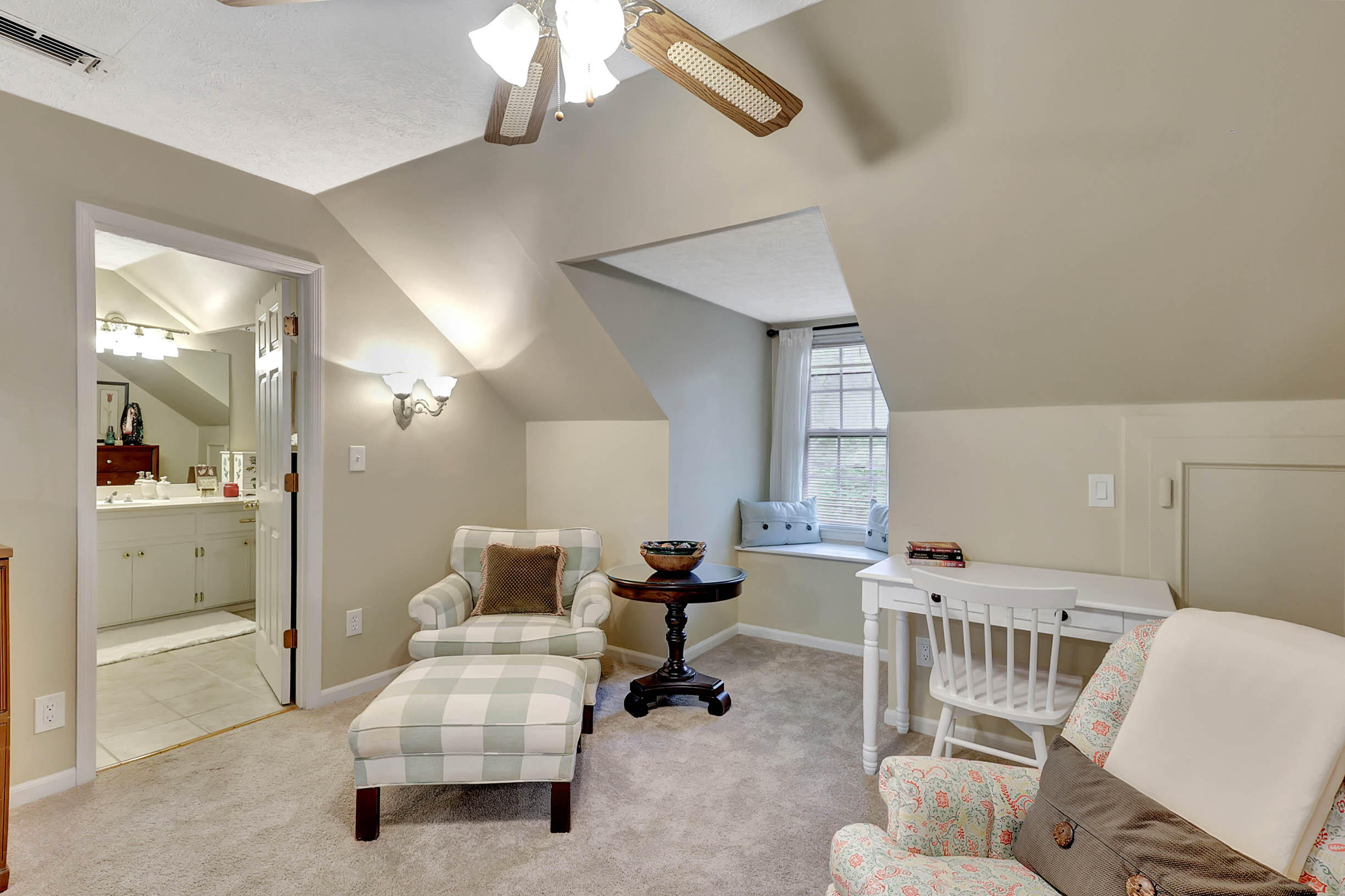 400 Three Oaks Drive SE