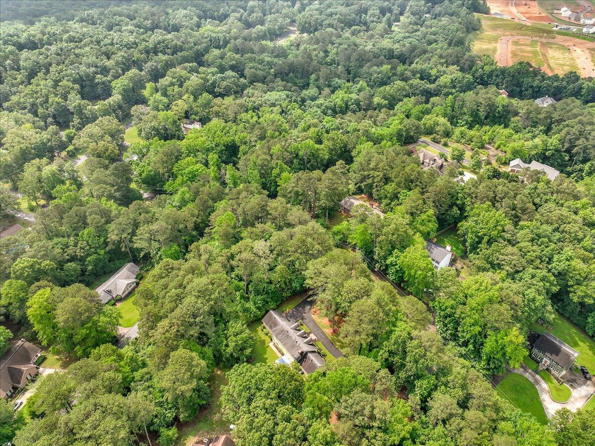 400 Three Oaks Drive SE