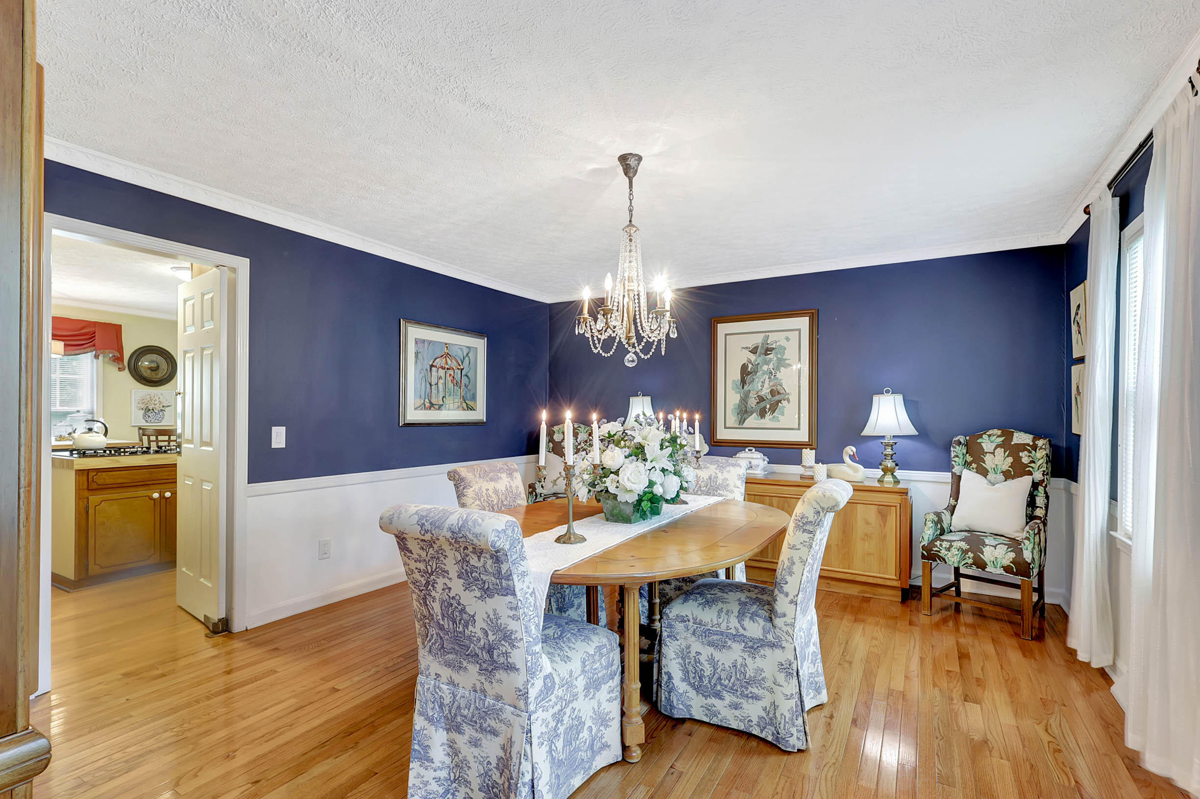 400 Three Oaks Drive SE