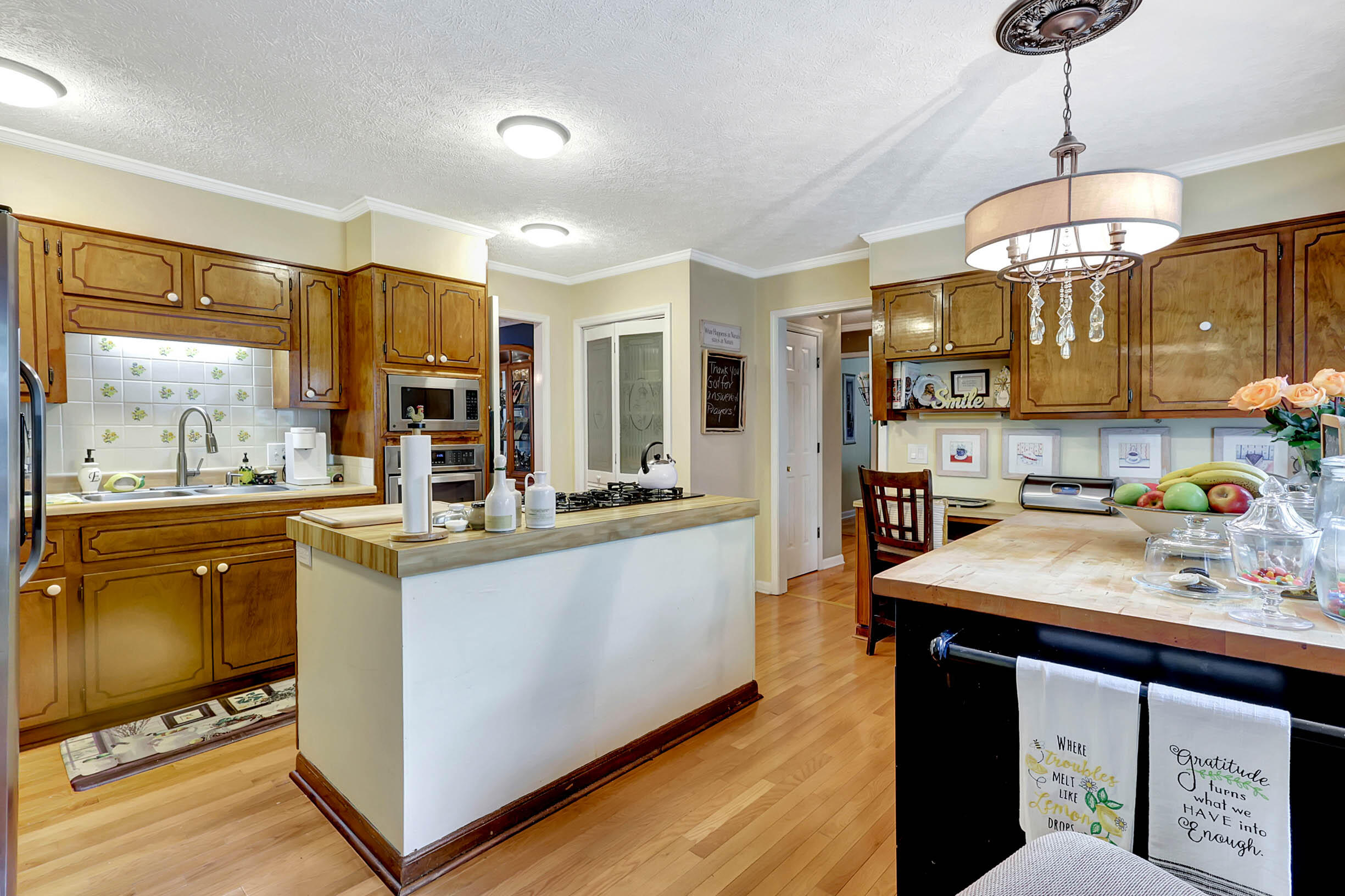 400 Three Oaks Drive SE