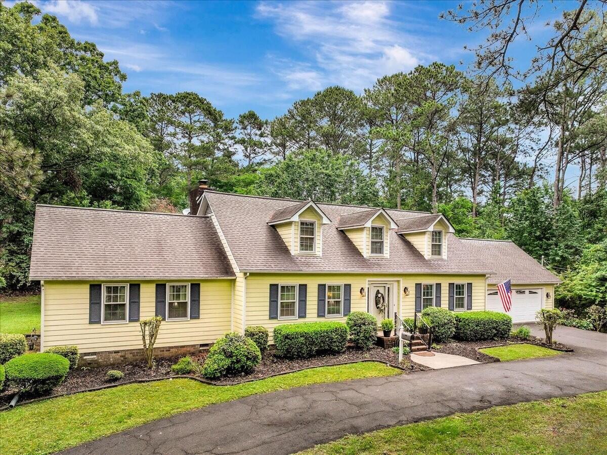 400 Three Oaks Drive SE