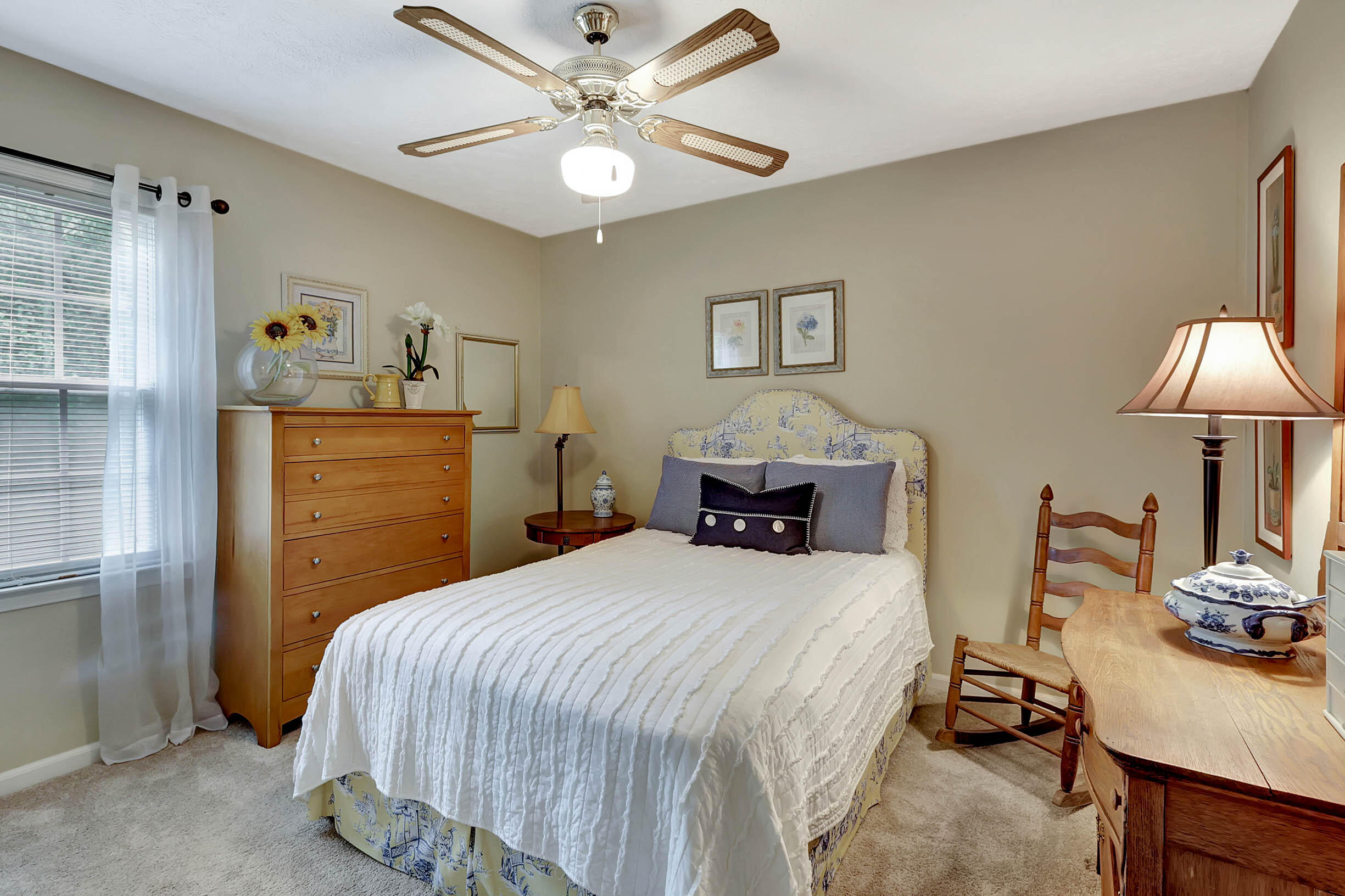 400 Three Oaks Drive SE