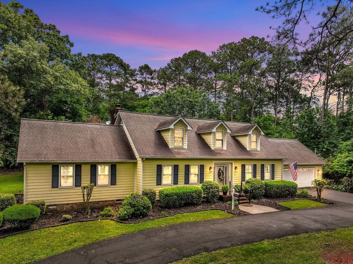 400 Three Oaks Drive SE