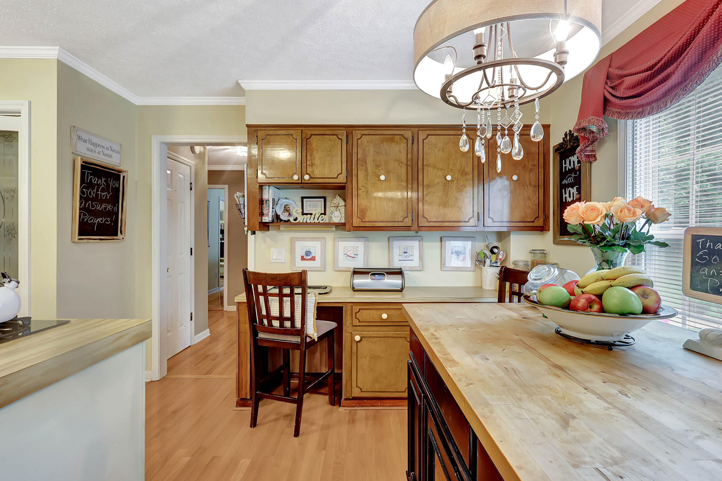 400 Three Oaks Drive SE