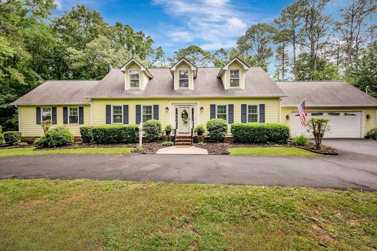 400 Three Oaks Drive SE