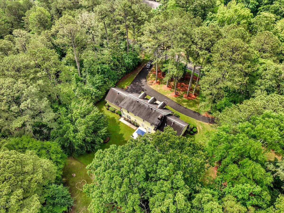 400 Three Oaks Drive SE