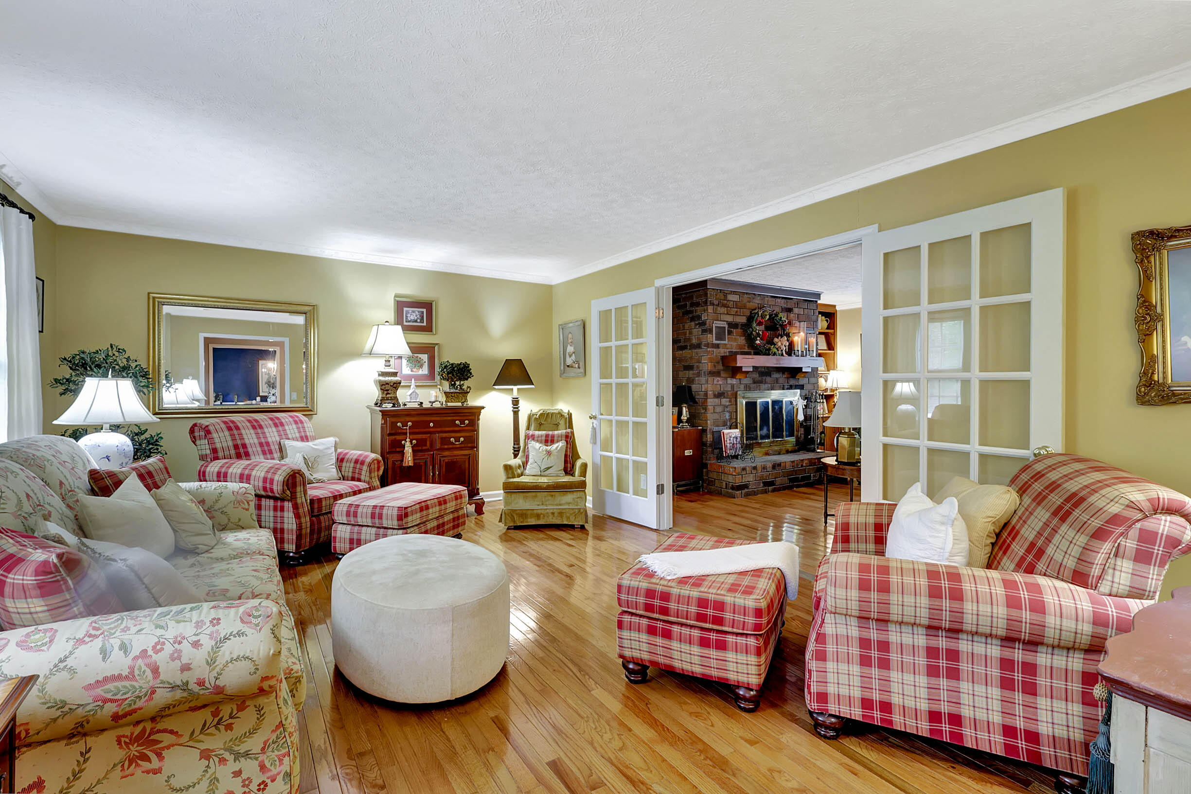 400 Three Oaks Drive SE