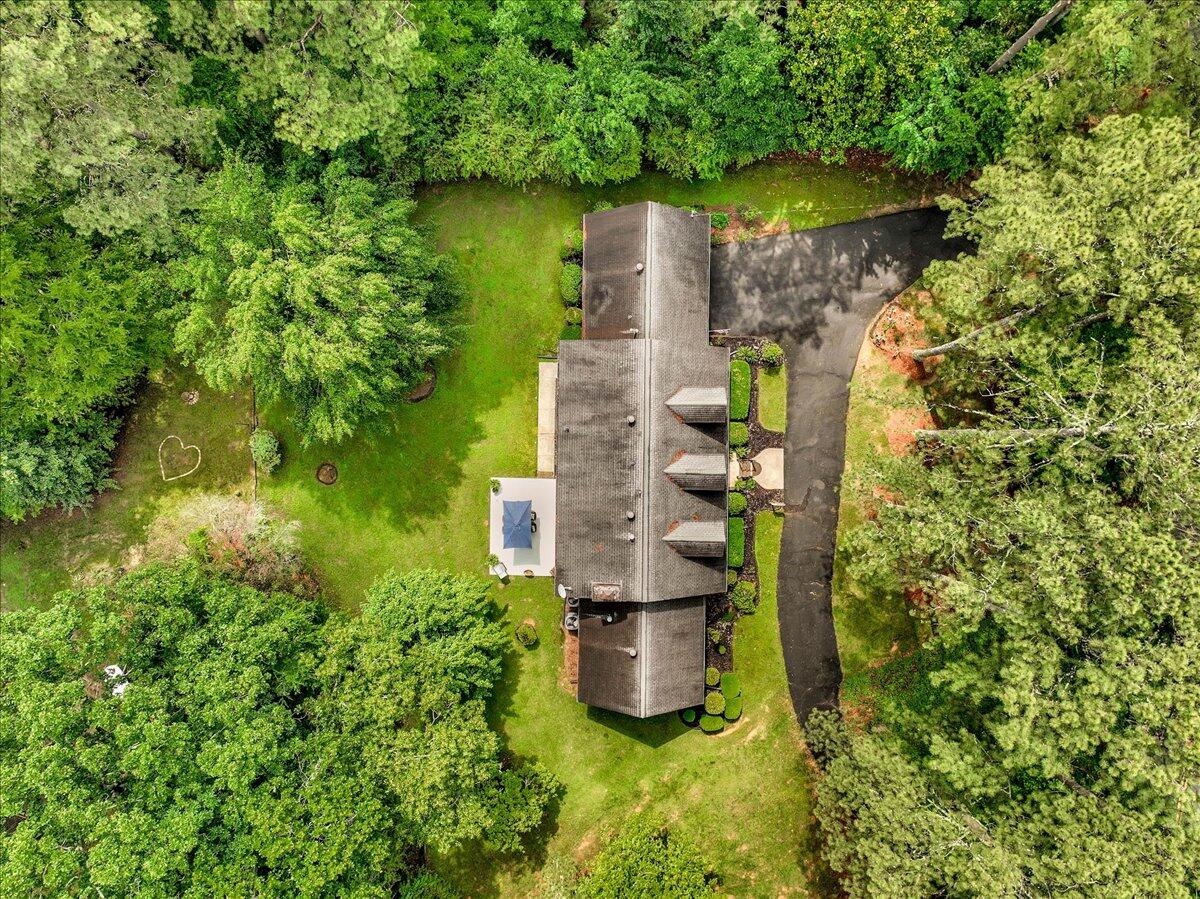 400 Three Oaks Drive SE