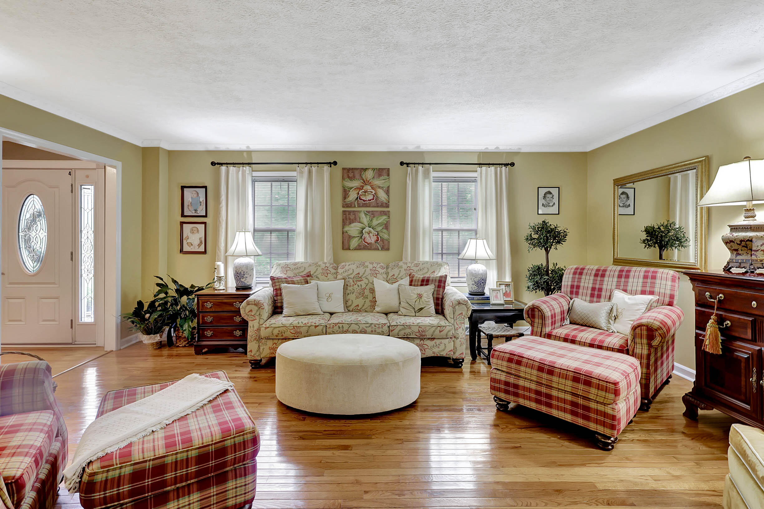 400 Three Oaks Drive SE