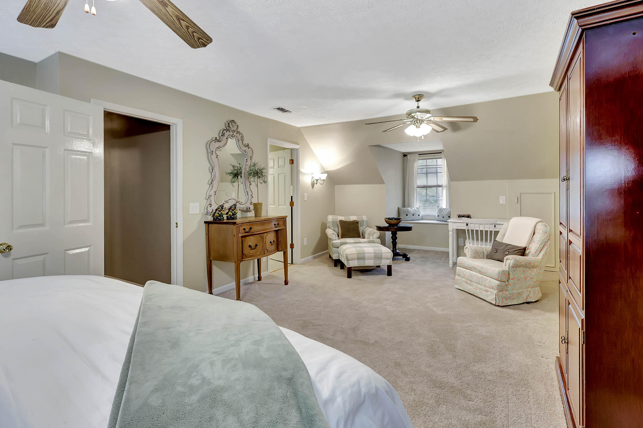 400 Three Oaks Drive SE