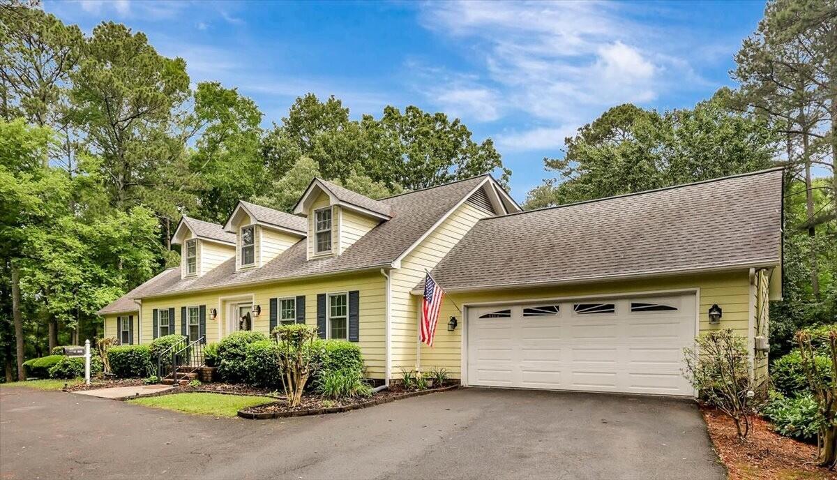 400 Three Oaks Drive SE