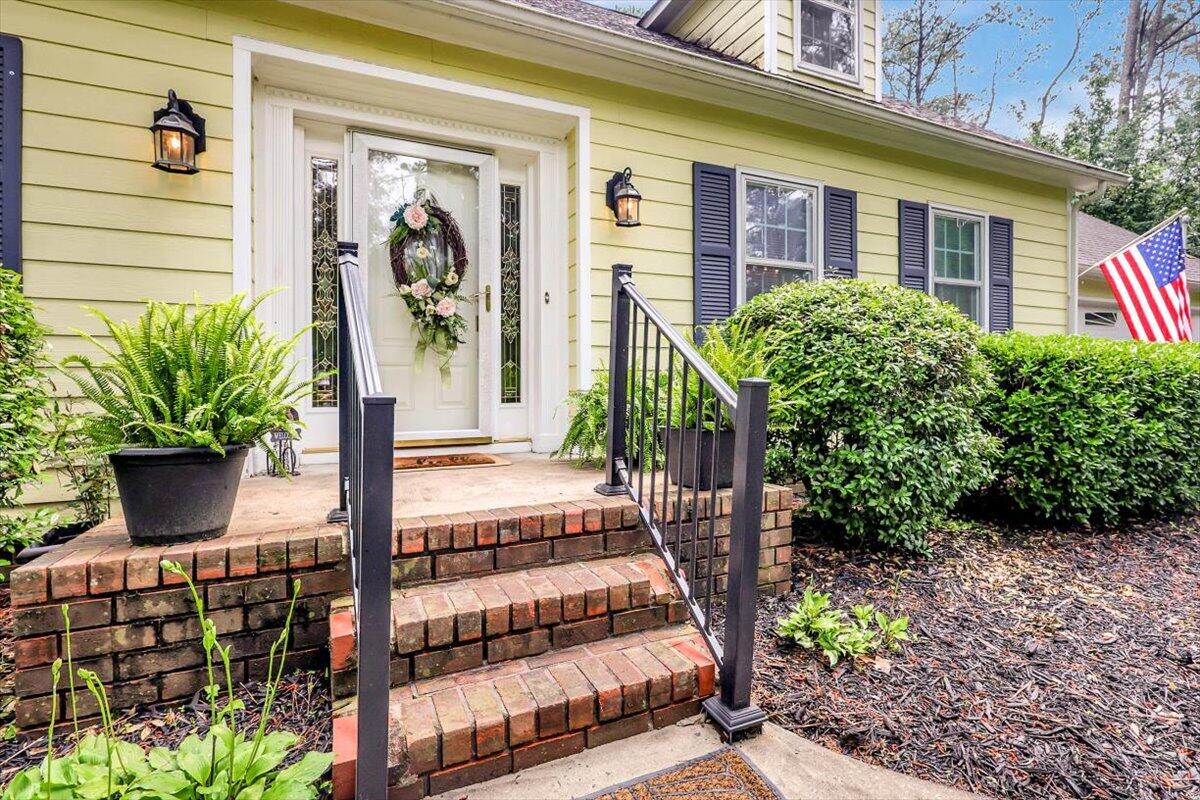 400 Three Oaks Drive SE
