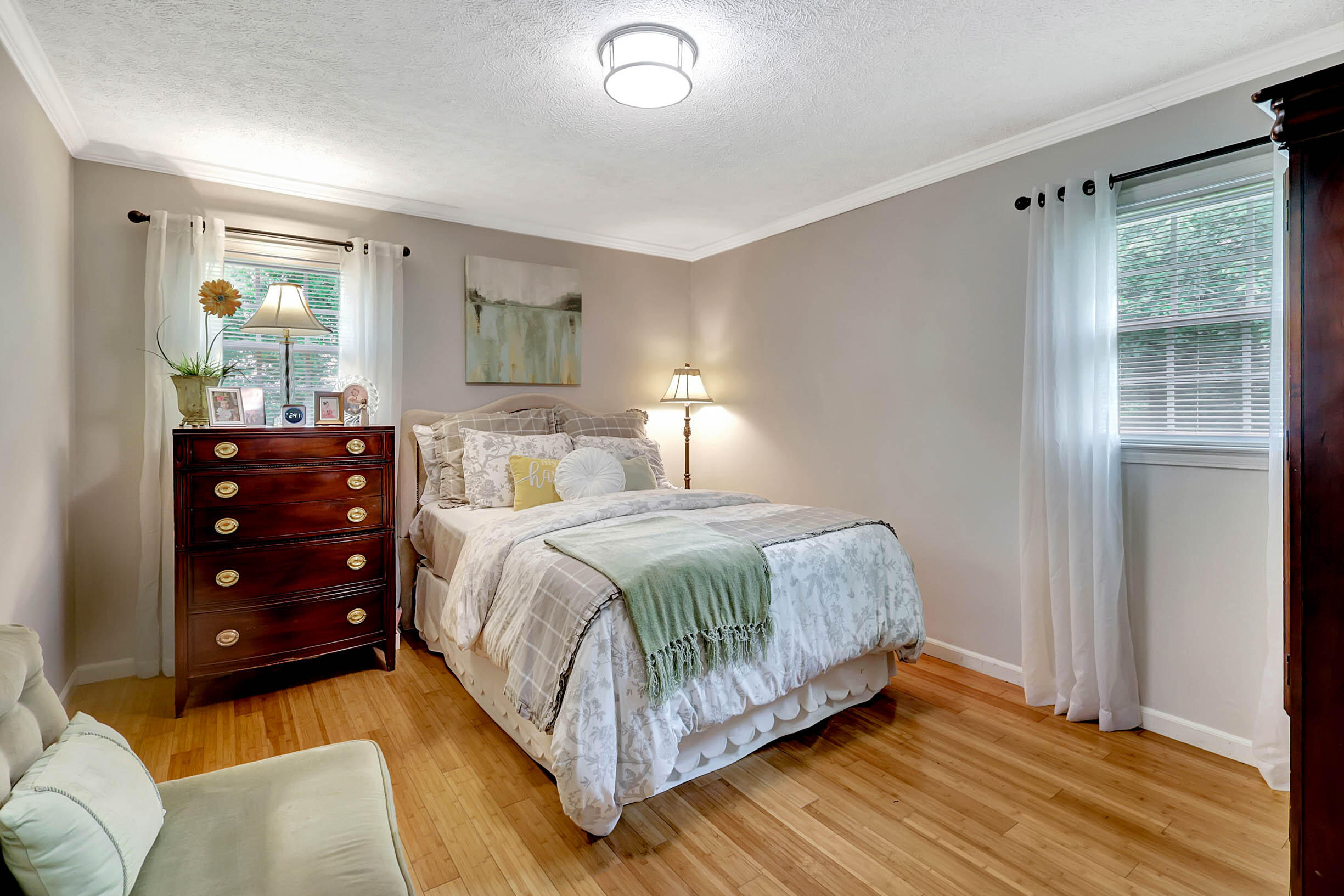 400 Three Oaks Drive SE