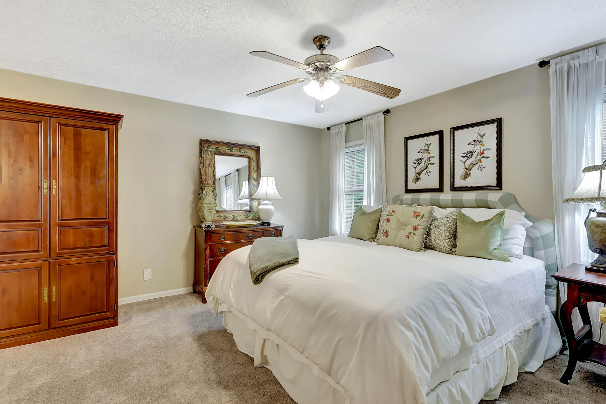 400 Three Oaks Drive SE