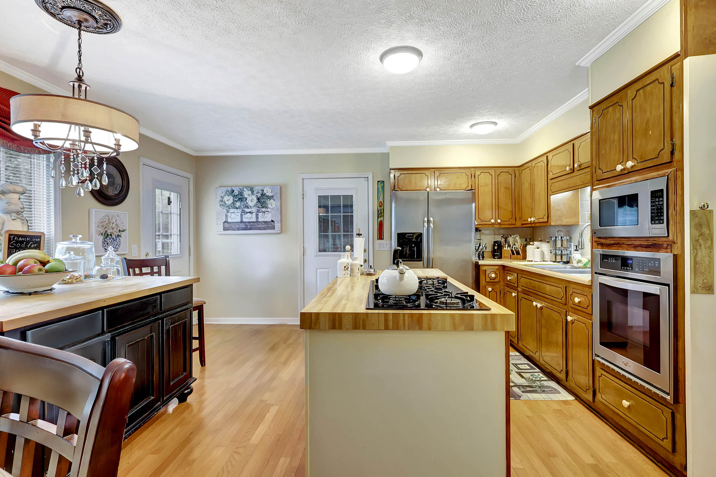 400 Three Oaks Drive SE