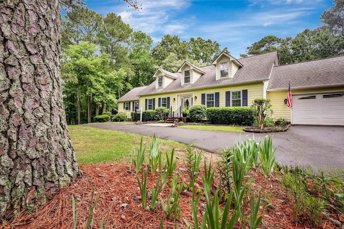 400 Three Oaks Drive SE