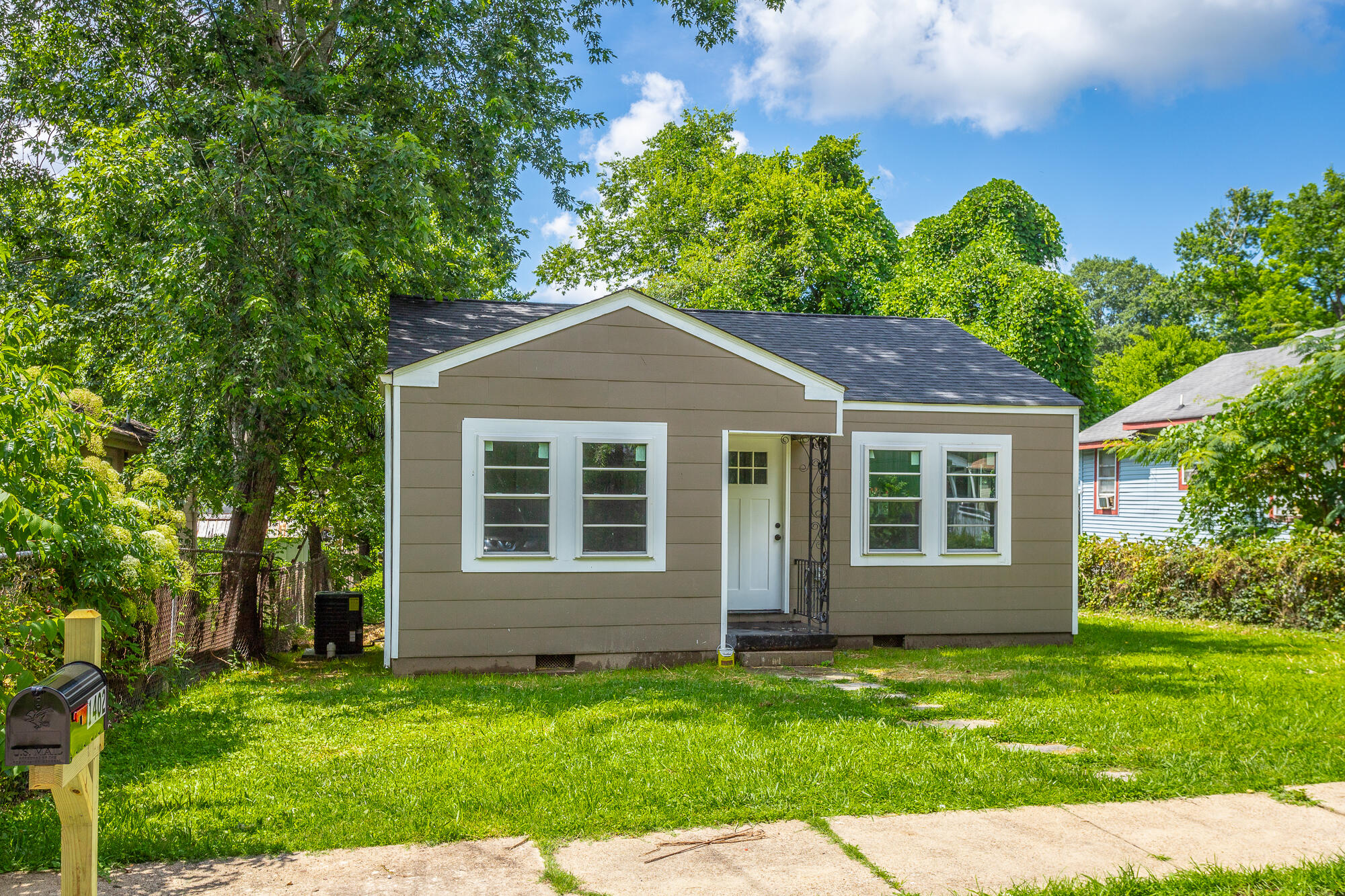 1402 W 53rd Street
