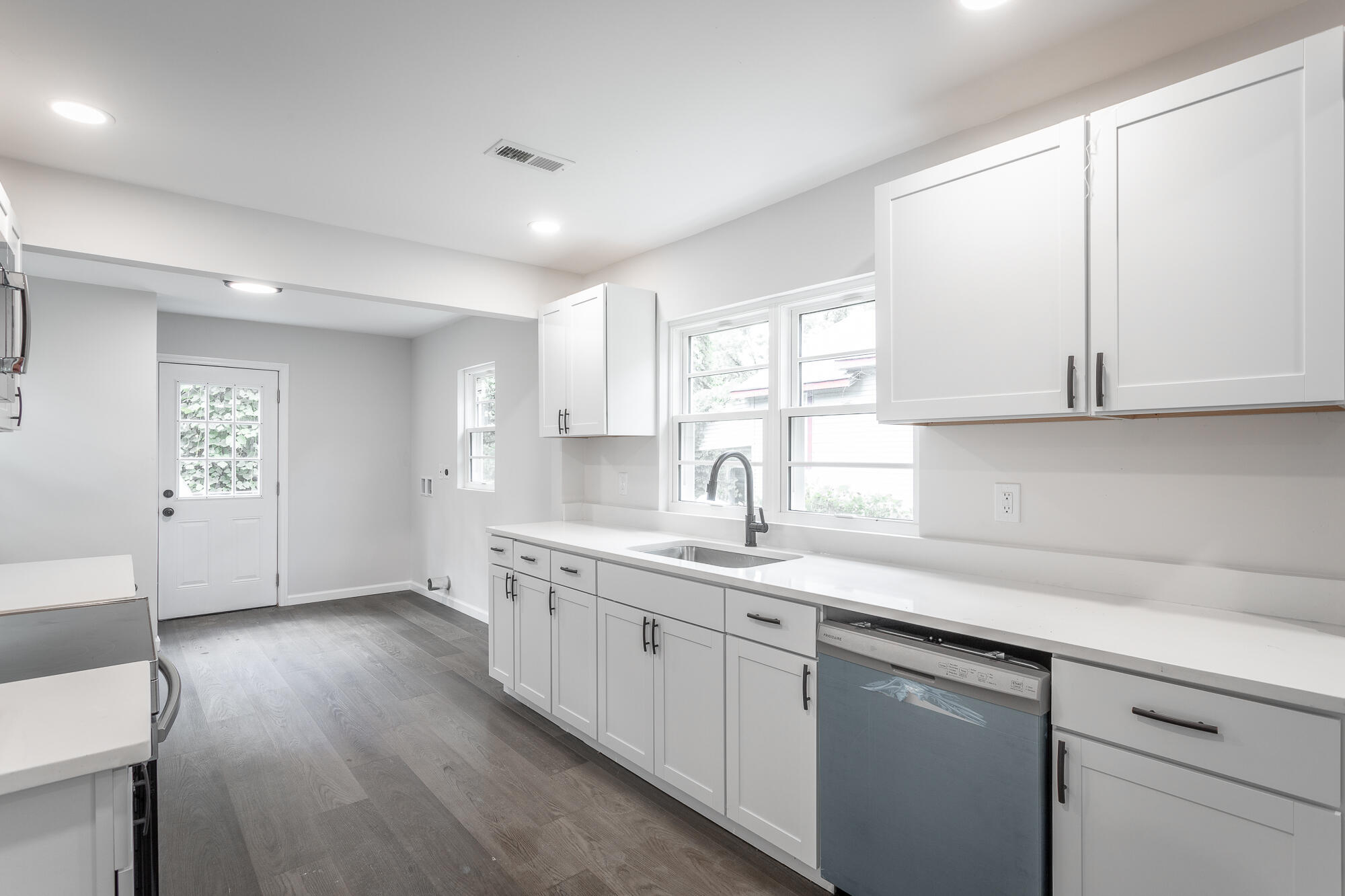 1402 W 53rd Street