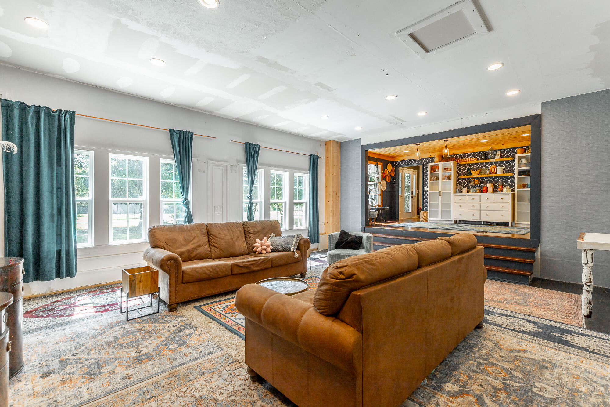 1727 Saunders Road