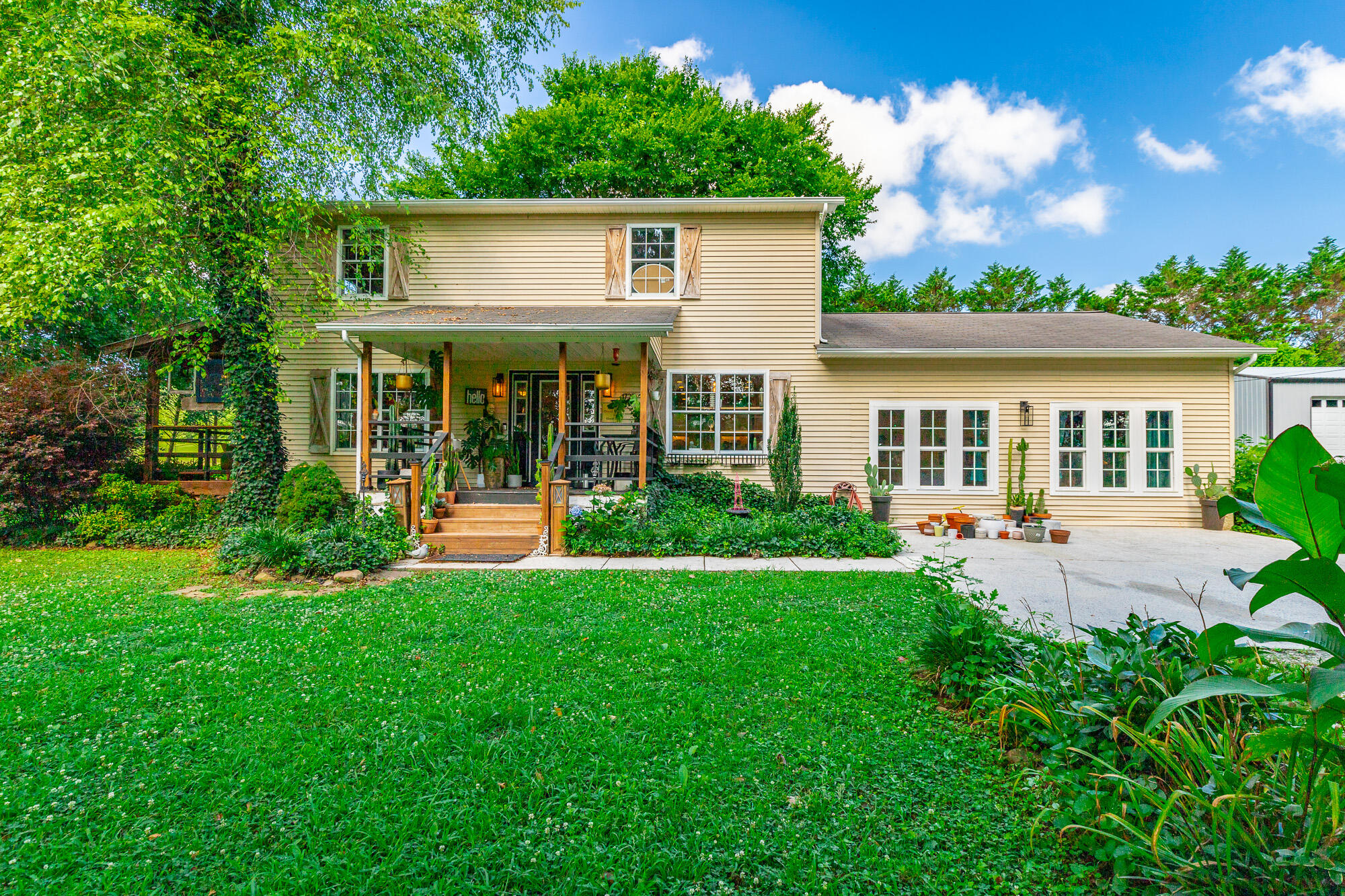 1727 Saunders Road