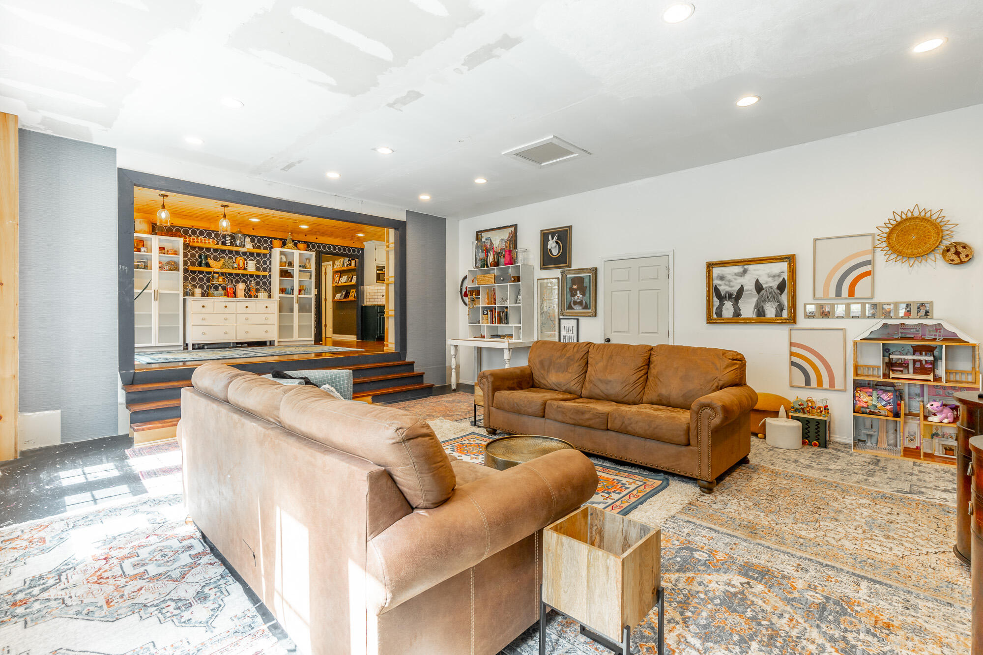 1727 Saunders Road