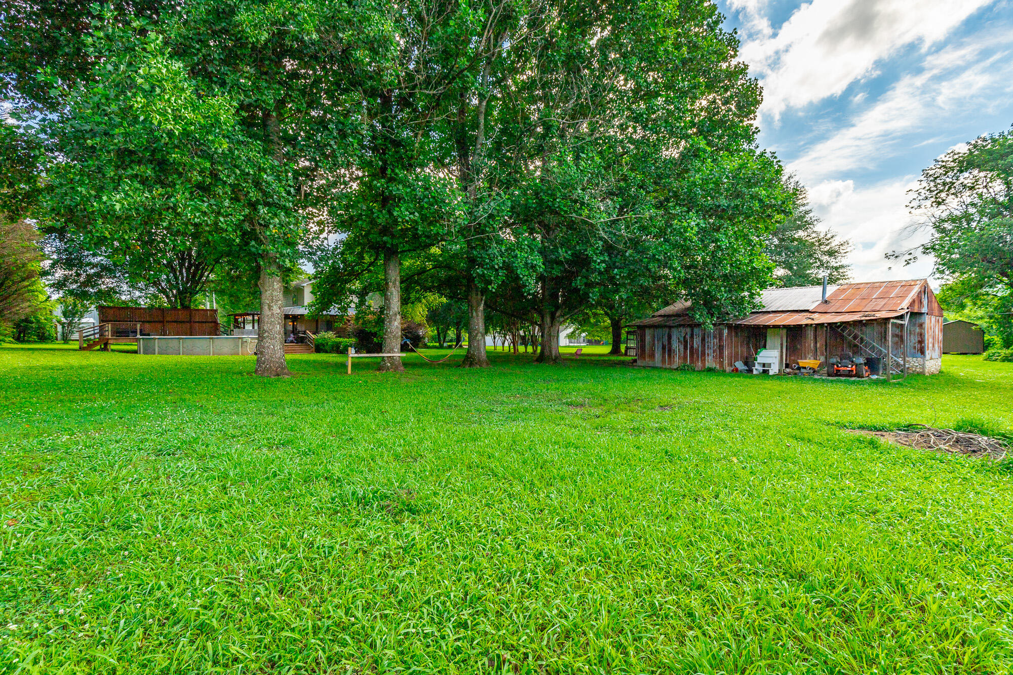 1727 Saunders Road