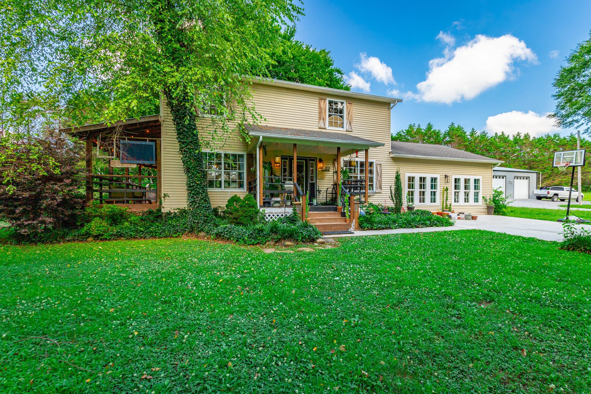 1727 Saunders Road