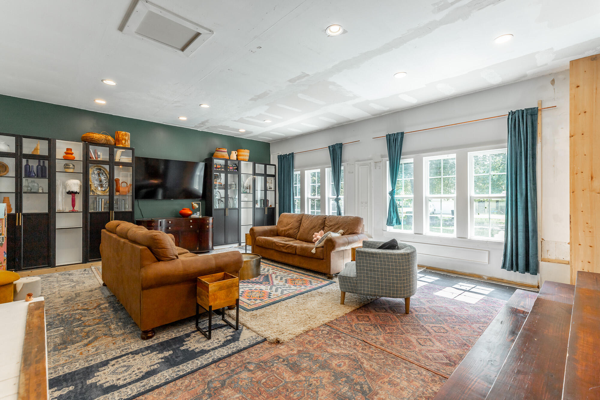 1727 Saunders Road