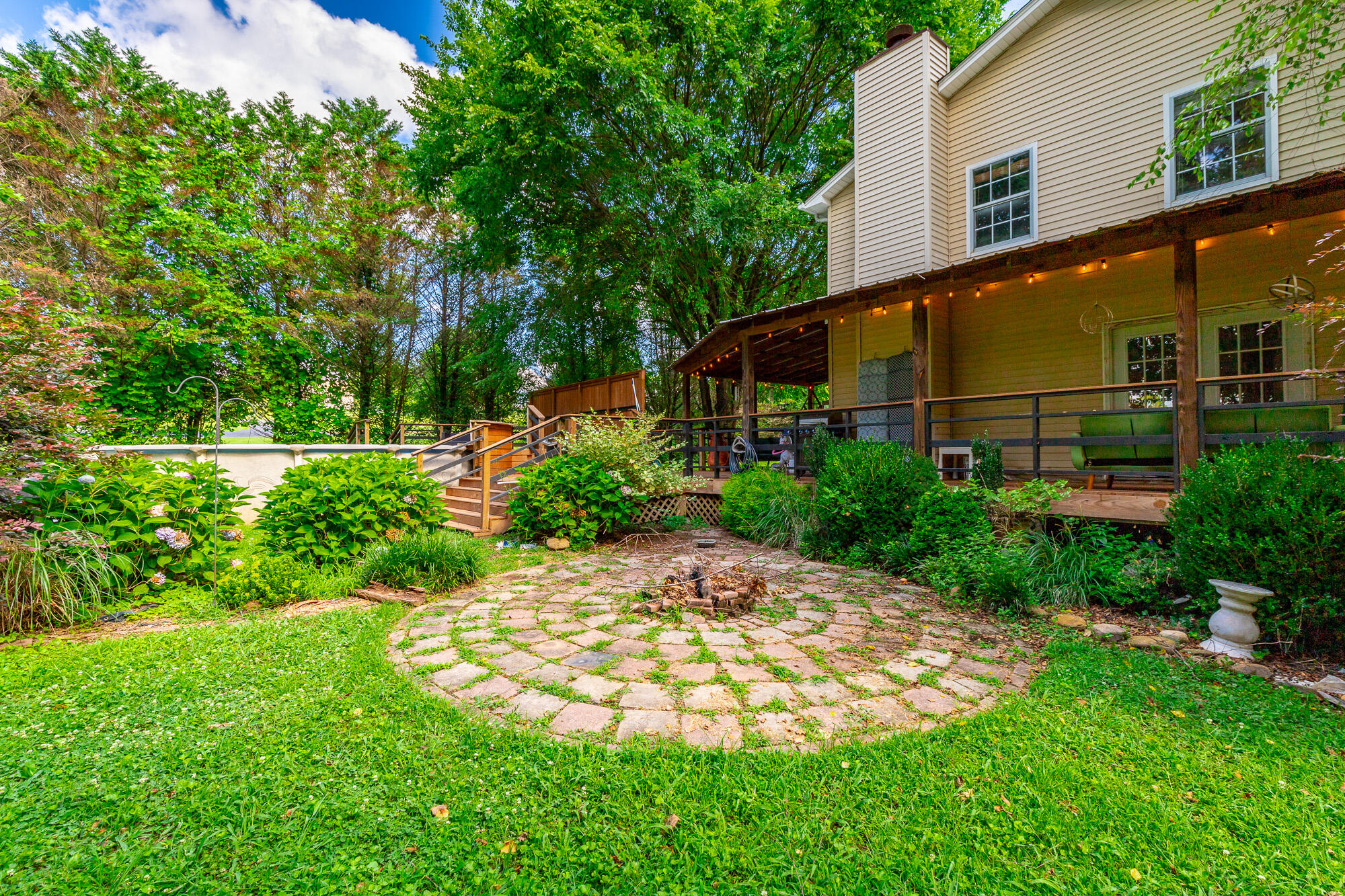 1727 Saunders Road