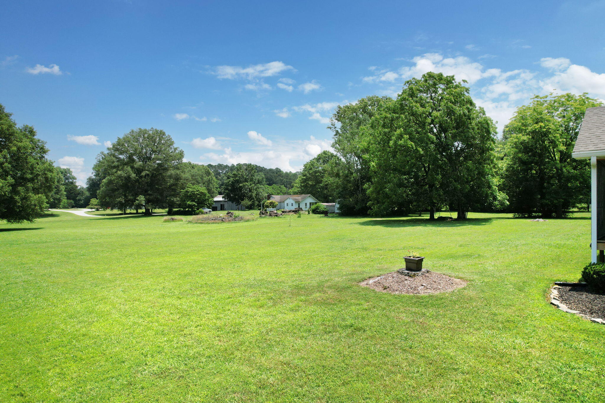 135 Charles Circle SE