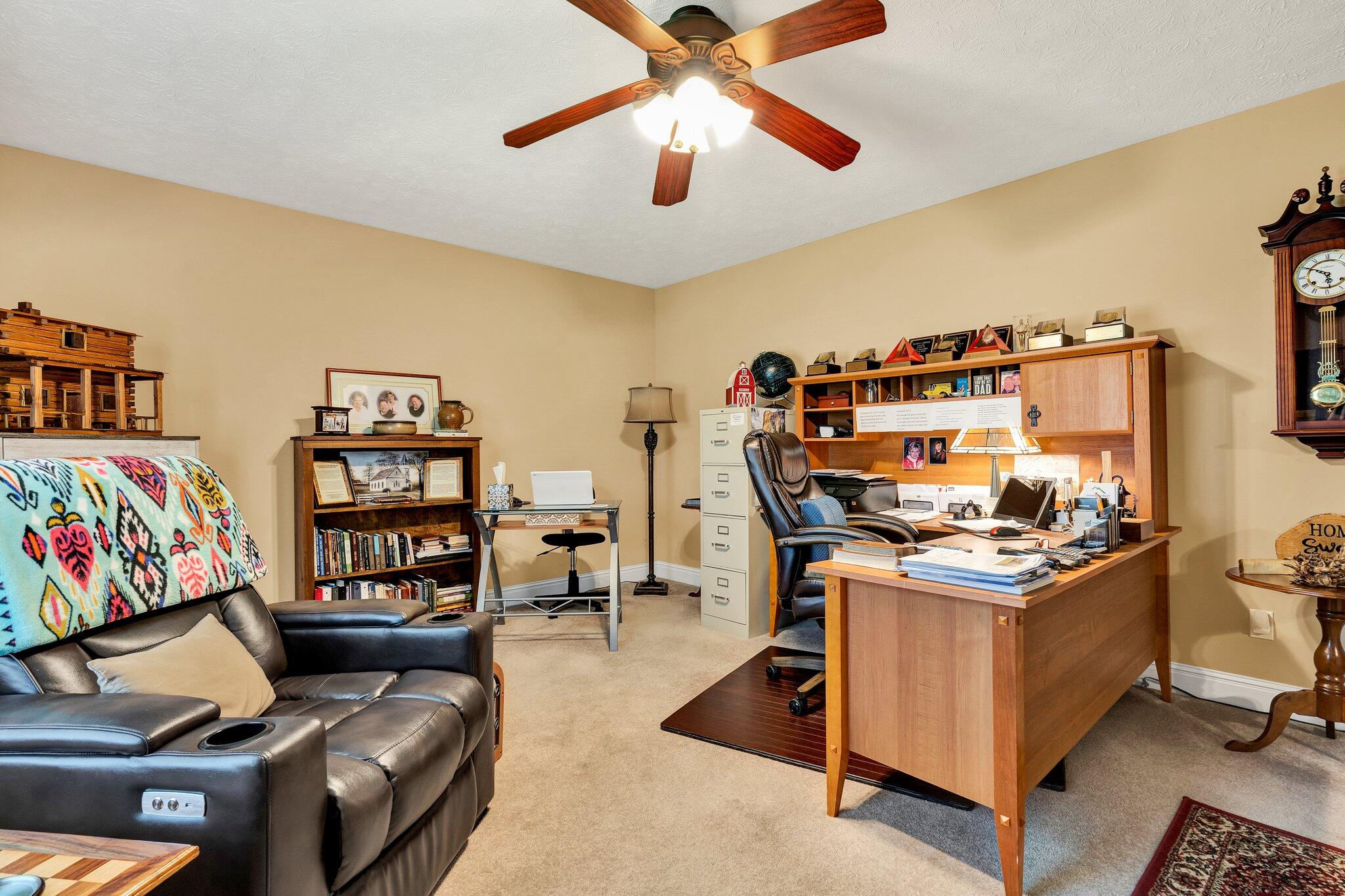 135 Charles Circle SE