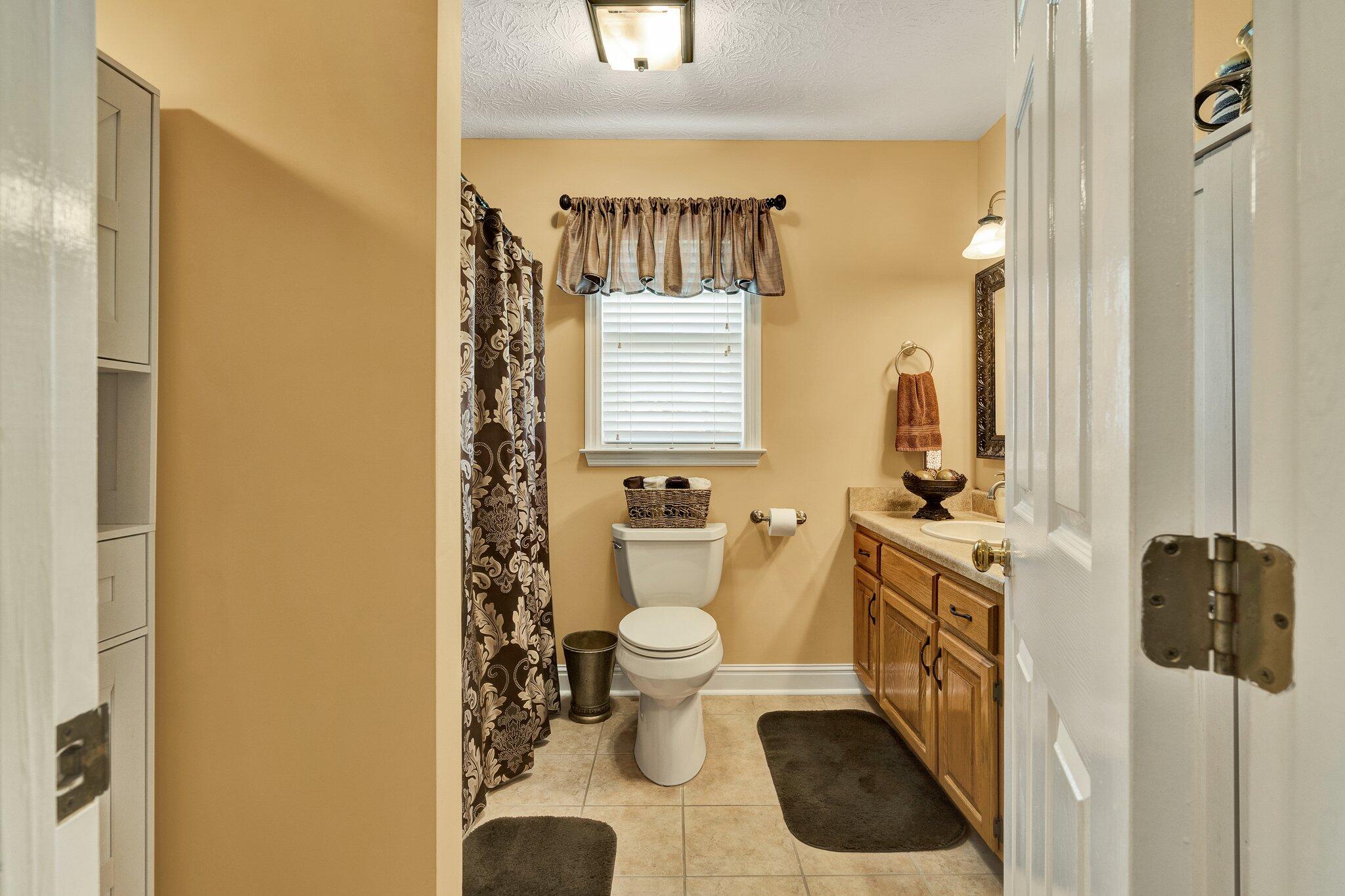 135 Charles Circle SE