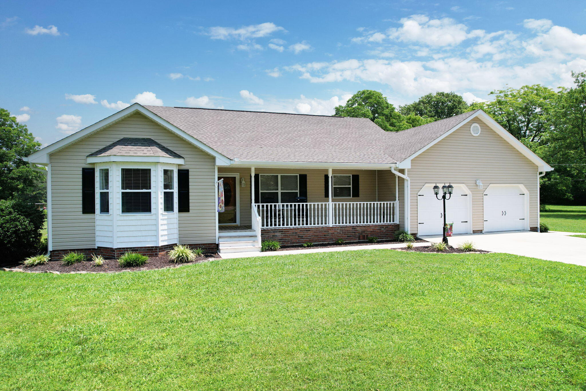 135 Charles Circle SE