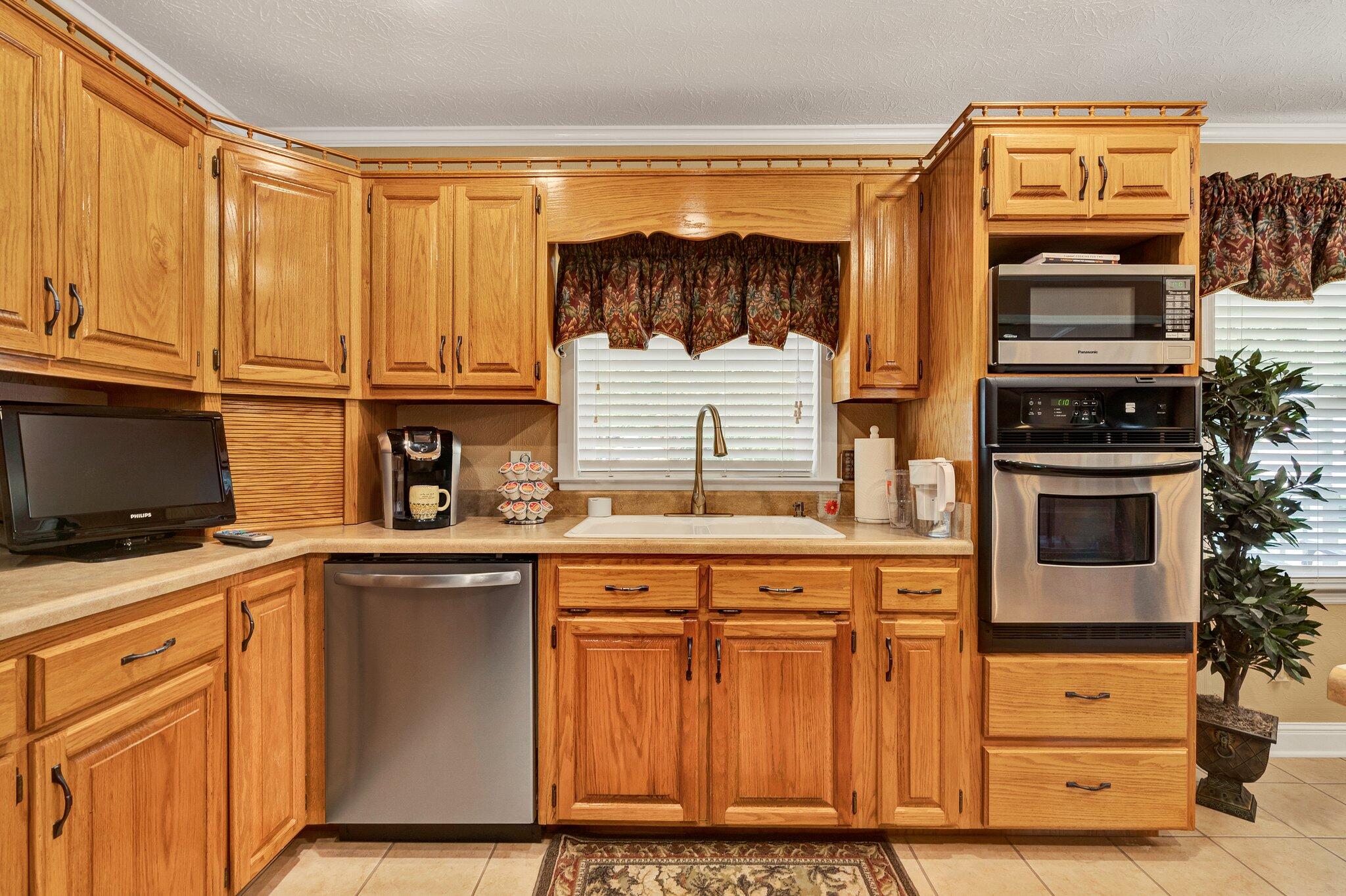 135 Charles Circle SE