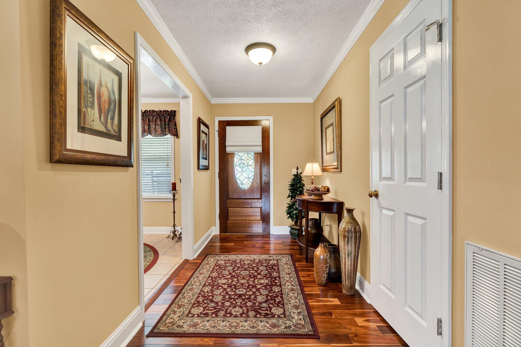 135 Charles Circle SE