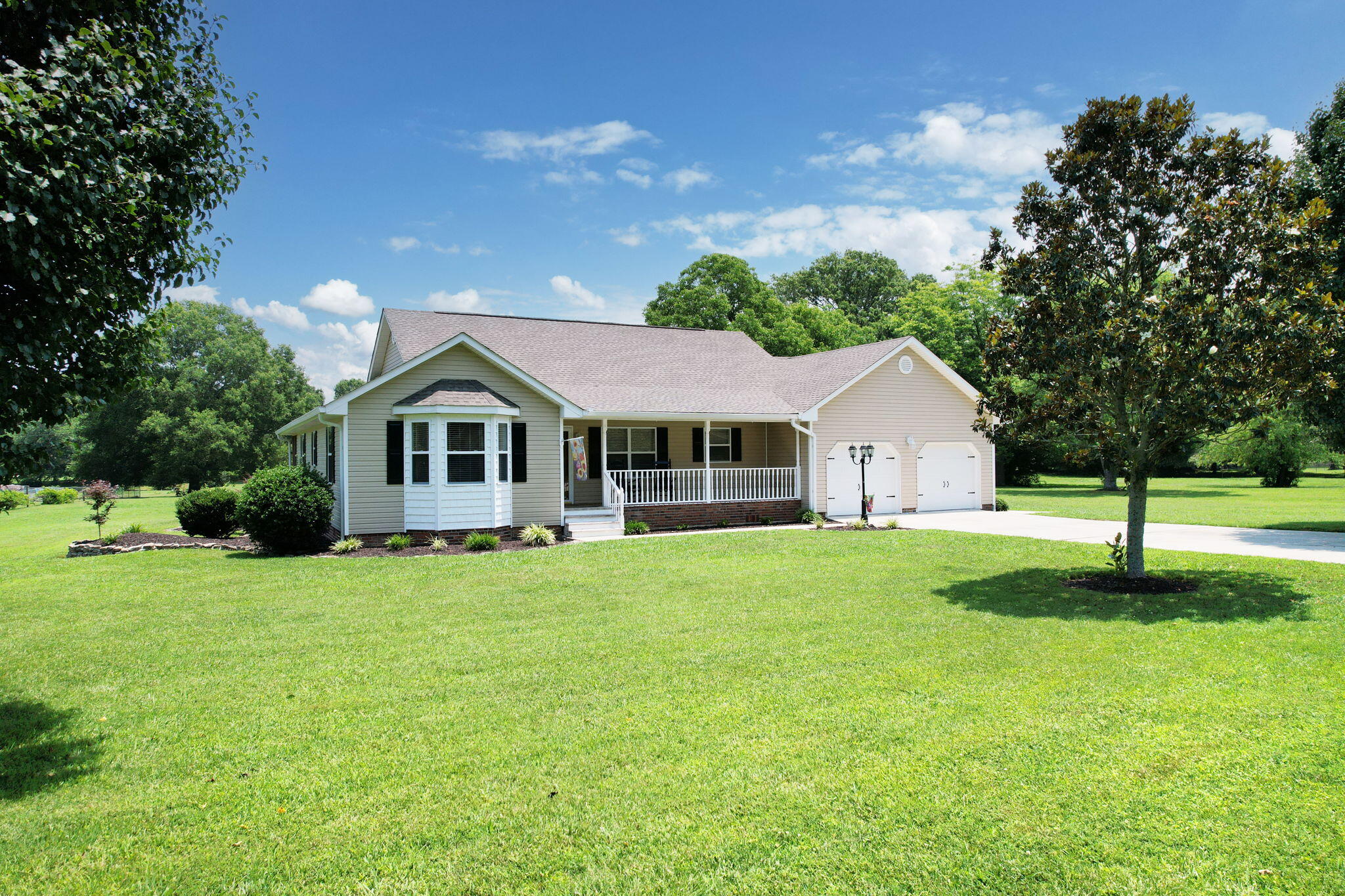 135 Charles Circle SE