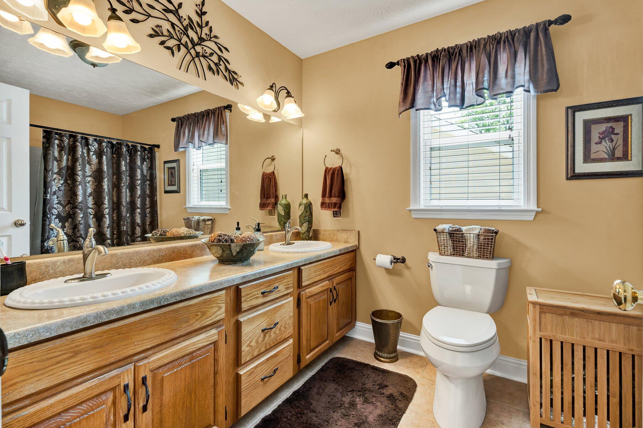 135 Charles Circle SE