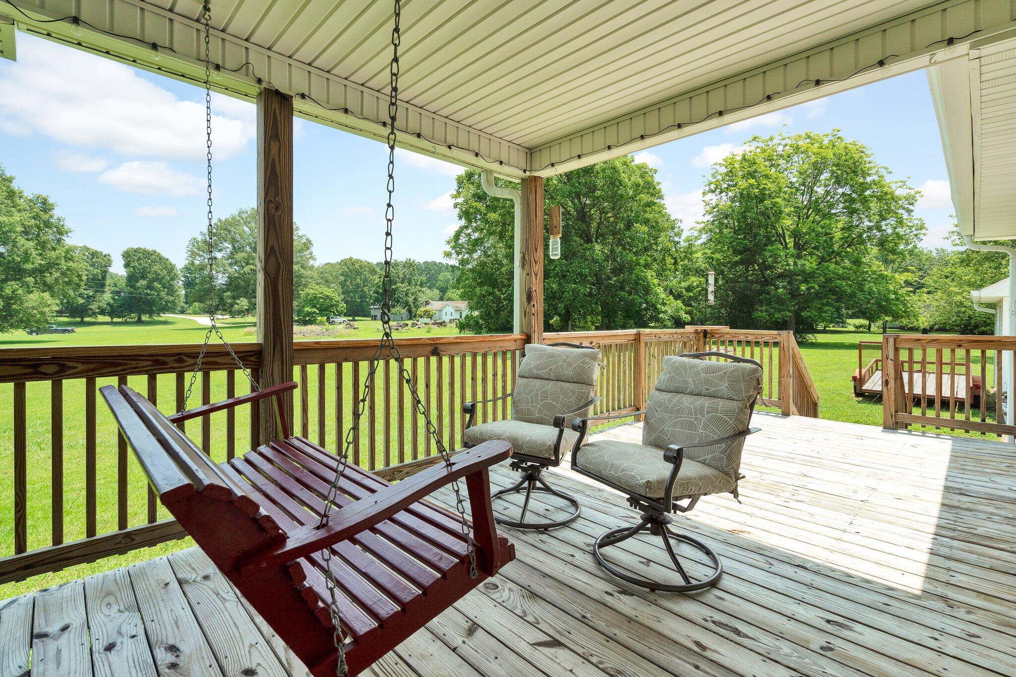 135 Charles Circle SE