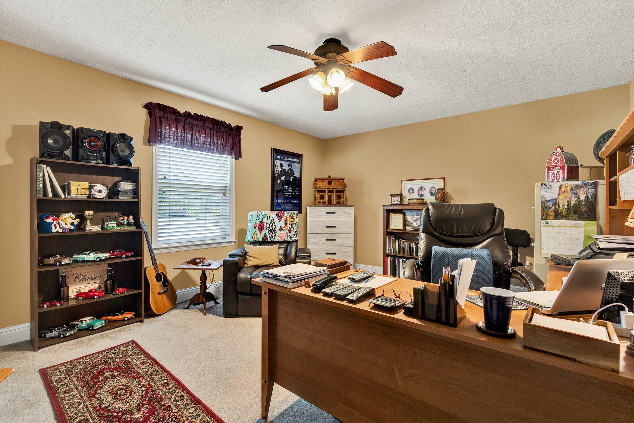 135 Charles Circle SE